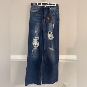 Risen Wide Leg High Rise jeans